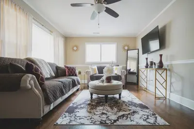 Image de Spacious Home with Pet-Friendly Yard