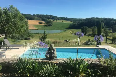 Image de Gite de charme de 2 chambres à côté de Montcuq avec piscine et vues panoramiques