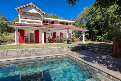 Image de Villa de standing avec belle piscine (Mqro10)