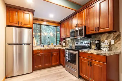 Image de Dart Creek Cabin ~ A Cozy 1 Room Cabin ~ Walk to Lake!