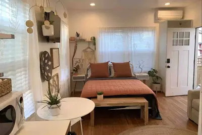 Image de Newly Remodeled BoHo Bungalow!