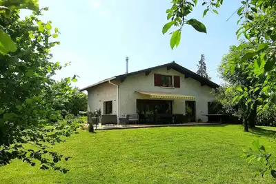 Image de Pretty country house by the water