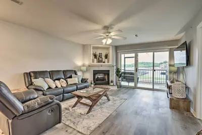 Image de Pool Access & Lake Views: Camdenton Condo
