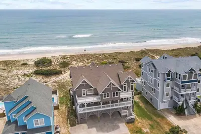 Image de Oceanfront Dog Friendly Home w/ Pool, Hot Tub, Elevator, Private Beach Boardwalk