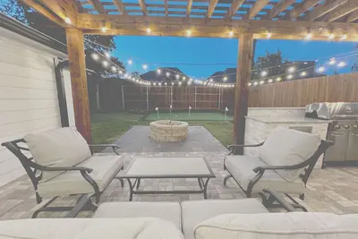 Image de Entire Home, Outdoor Living, Walk to Att Stadium