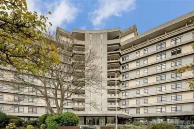 Modern Ashford 2b Apartment (Sleeps 5) Town Centre