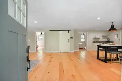 Image de Modern, spacious and secluded 7 acre retreat!
