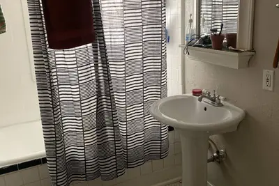 Image de Right next to all the bars and all the great restaurants of Bishop Arts District