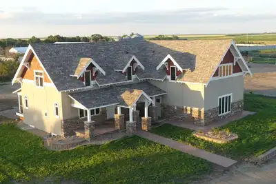 Image de Big Lodge on the prairie in the ♥️ of Sd: Broken Arrow Farms - 9 Br, 8. 5 Ba