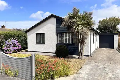 Image de Stylish Modern Home with Parking, Enclosed Garden