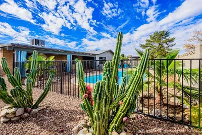 Image de Private Pool Oasis Getaway ~ Hot Tub ~ Bbq ~ Great Location!
