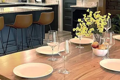 GlacierPark BaseCamp 4Bd/3ba 2 Kitchens 2 LvgRooms