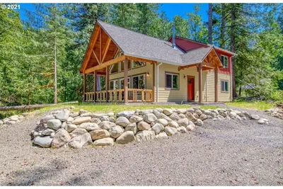 Image de Big Tree Retreat: Secluded cabin with hot tub, river views & woodstove