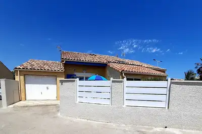 Image de holiday home in residential area near the sea