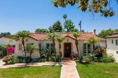Image de Charming Home in an Upscale Glendale Neighborhood
