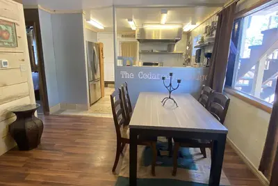 Image de Fireplace Apartment with Commercial Kitchen at The Cedaredge Lodge