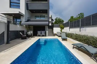 Image de Villa Azzuro with roof terrace and pool