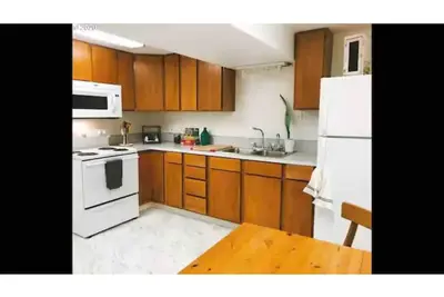 Image de Best of Both Worlds. Half forest-half downtown