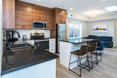 Image de Modern condo #Self checkin #CityLife #Location #Rooftop Deck