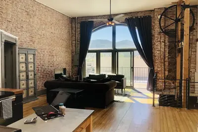 Image de Heart of Downtown, Mount Views, 2 blks to River, Free Parking Spot