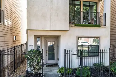 Image de Book at The Nest - Downtown Houston - Patio with cityscape views!
