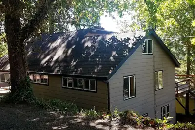 Image de Walk to Hayward Field U of Oregon! Lower floor of spacious hillside home 1441 sq