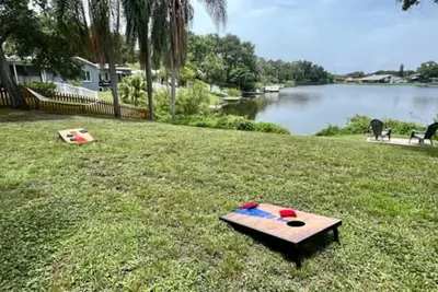 Image de Keene · Lakefront Getaway~ Relax Fl Style in the Hammock!