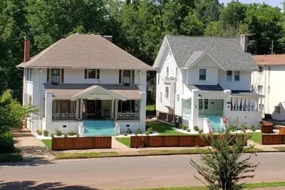 Image de Big Groups & Events Welcome! 2 Home Estate!