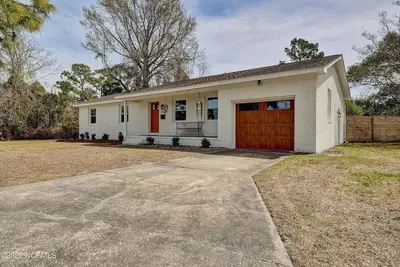 Charming Mid-Century Modern get away for up to 7