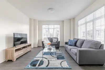 Image de Modern 3 Bedroom House In Family Friendly Neighbourhood