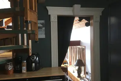 Image de 1200 sq. ft. A-frame luxury rustic  residence on a golf course.