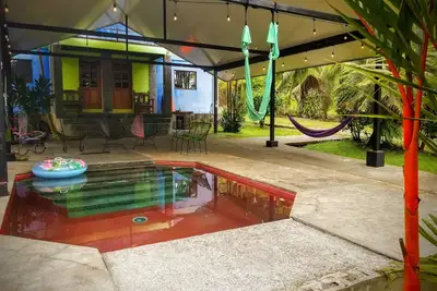 Image de Beach house with a pool