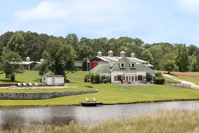 Image de Private Gated Retreat with Swimming Pool, Fishing, Views, & Nature Near Atlanta