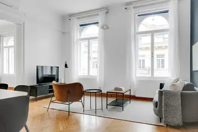 Image de Historic Innere Stadt 3br w/ Elevator & Great View near U1, by Blueground