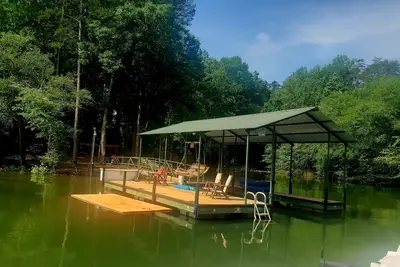 Image de Home on Lake Hartwell - Lake Life with wraparound porches, fire pit and dock