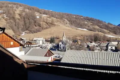 Image de Bel appartement dans une belle et authentique sation de ski familiale des Alpes.