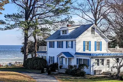 Image de Beach-Front Classic on the Chesapeake Bay