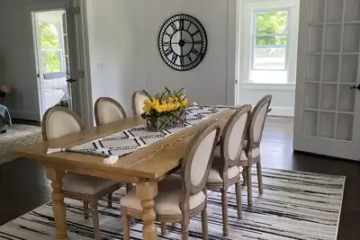 Image de Great Getaway! Exceptional Home. Walking distance to The Christmas Tree Shoppe