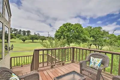 Image de Golf Course view! Scenic Montgomery Home: Walk to Lake Conroe!