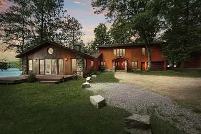 Image de ♥Dreamy Family Oasis ~ Lake Access ~ Games ~Views