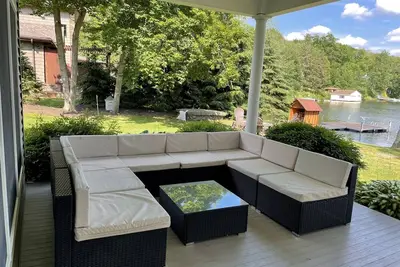 Image de 12 Bedroom Lake House, 150 ft Lakefront, 1 Acre, Beach, Ski Elk Mountain Poconos
