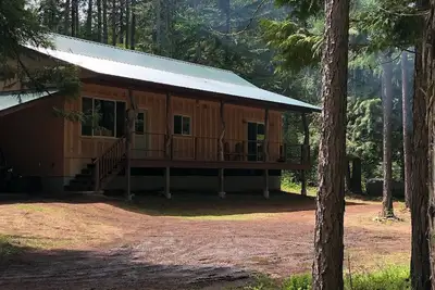 Image de Secluded 2bdrm home on low bank river.