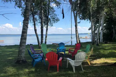 Image de Cadre paisible au nord-ouest sur la rive du lac Burt - 10 personnes
