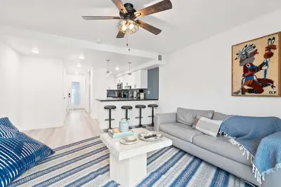 Image de Stylish 2 bedroom apartment poolside Ot-Scottsdale