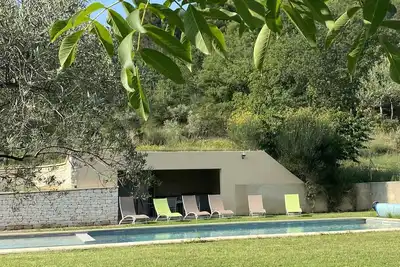 Image de Villa au coeur du Luberon avec vue époustouflante, piscine, calme et randonnées.