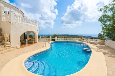 Villa \"Casa Karin\" avec vue sur la mer, piscine et Wi-Fi