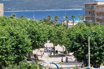 Image de T3 au centre de Cavalaire avec parking, clim, wifi, proche plage