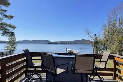 Image de Nouveau! Maison d'artisan historique sur les rives du 4ème lac disponible pour la 1ère fois!