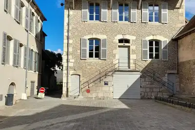 Image de Ancien hôtel particulier au cœur d’Ornans, à côté du musée Courbet.