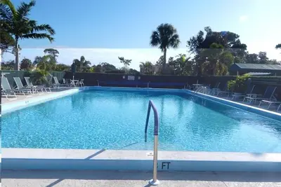 Image de 55+ Lovely 2/2 Condo sleeps 6 minutes to beaches!